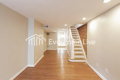 512 S Port St Photo 1