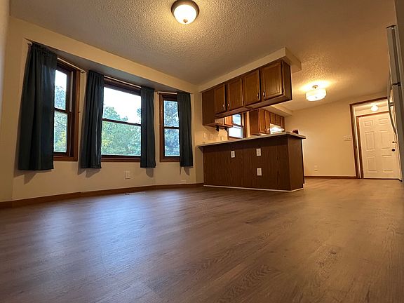4th image of 108 E Davis St #108