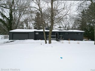 32700 Evergreen Rd, Beverly Hills, MI 48025