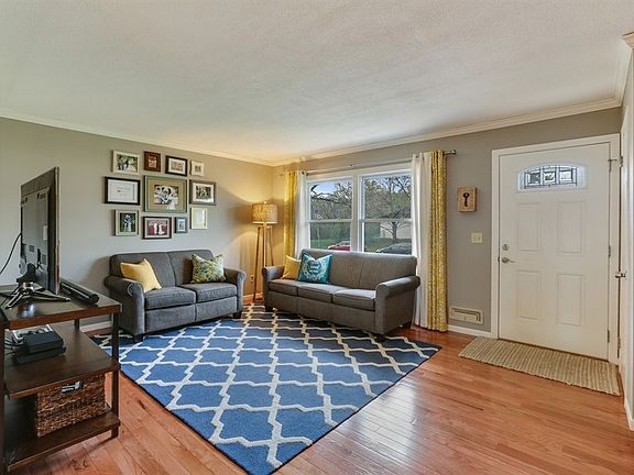 2nd image of 10448 Hollywood Blvd NW