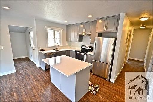 5th image of 1071 N Valentine St