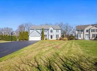 16 Blackstone Ln, South Grafton, MA 01560