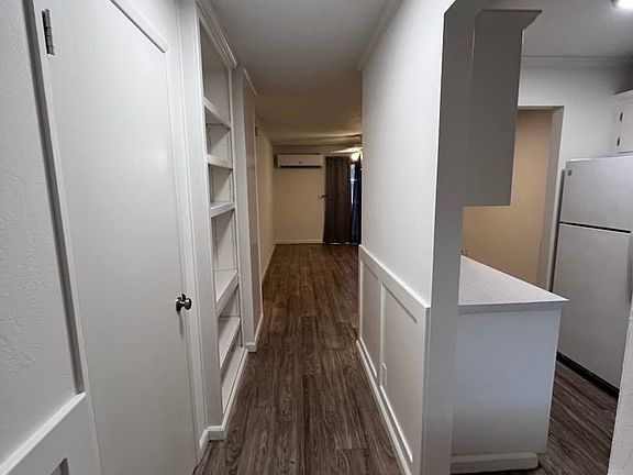 4th image of 342 E Saint Charles St #14
