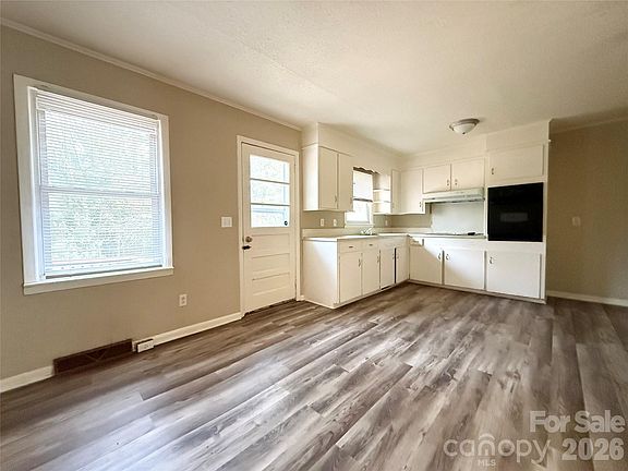 4th image of 406 N Rutherford St