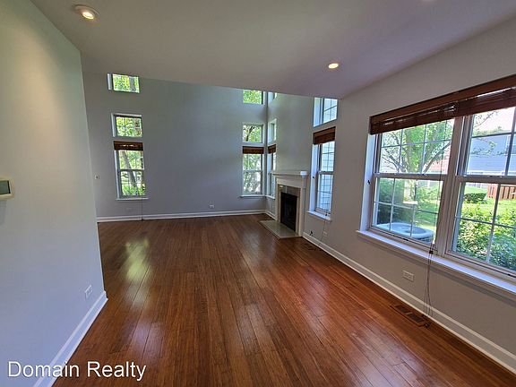 5th image of 2910 Belle Ln