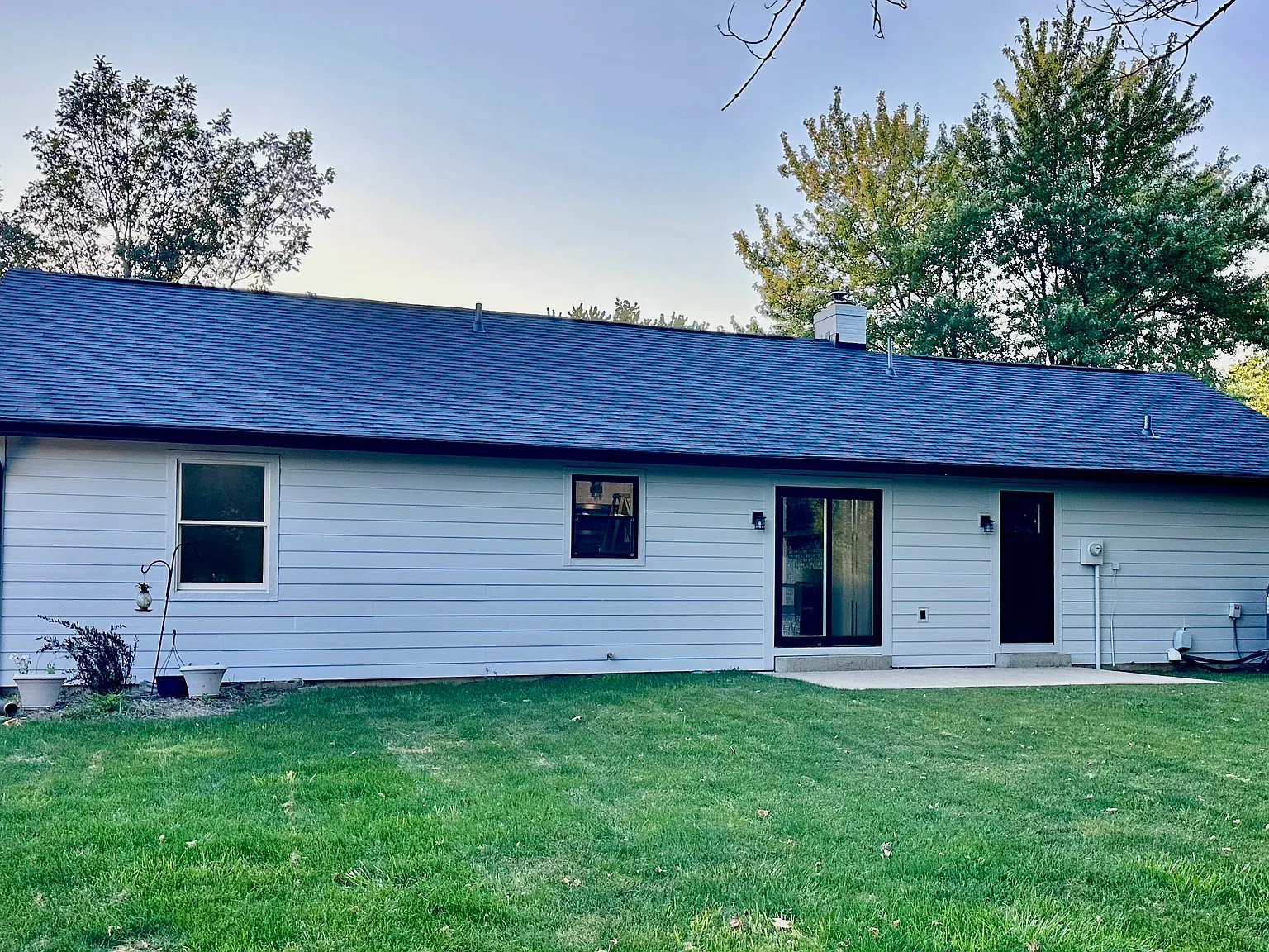 3 bed, 1237 sqft, $1,895 — Photo 2