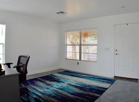 5th image of 1305 E Harold Dr