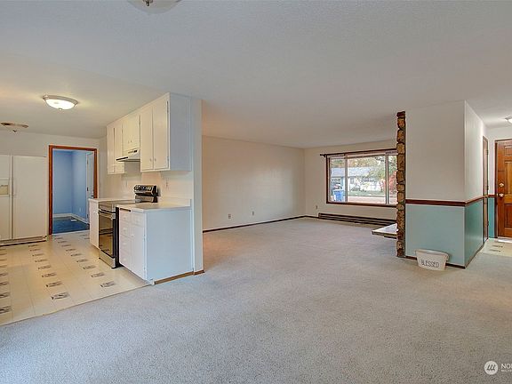 2nd image of 8401 NE Lewis Drive