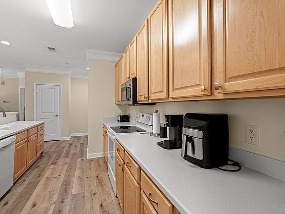 5th image of 395 S Crow Creek Dr. #1413