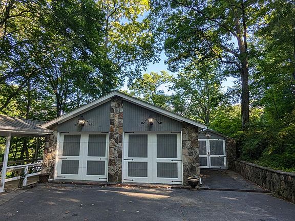 3rd image of 2965 Goble Dr