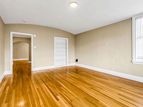 2nd image of 2222 Leavenworth St APT 301