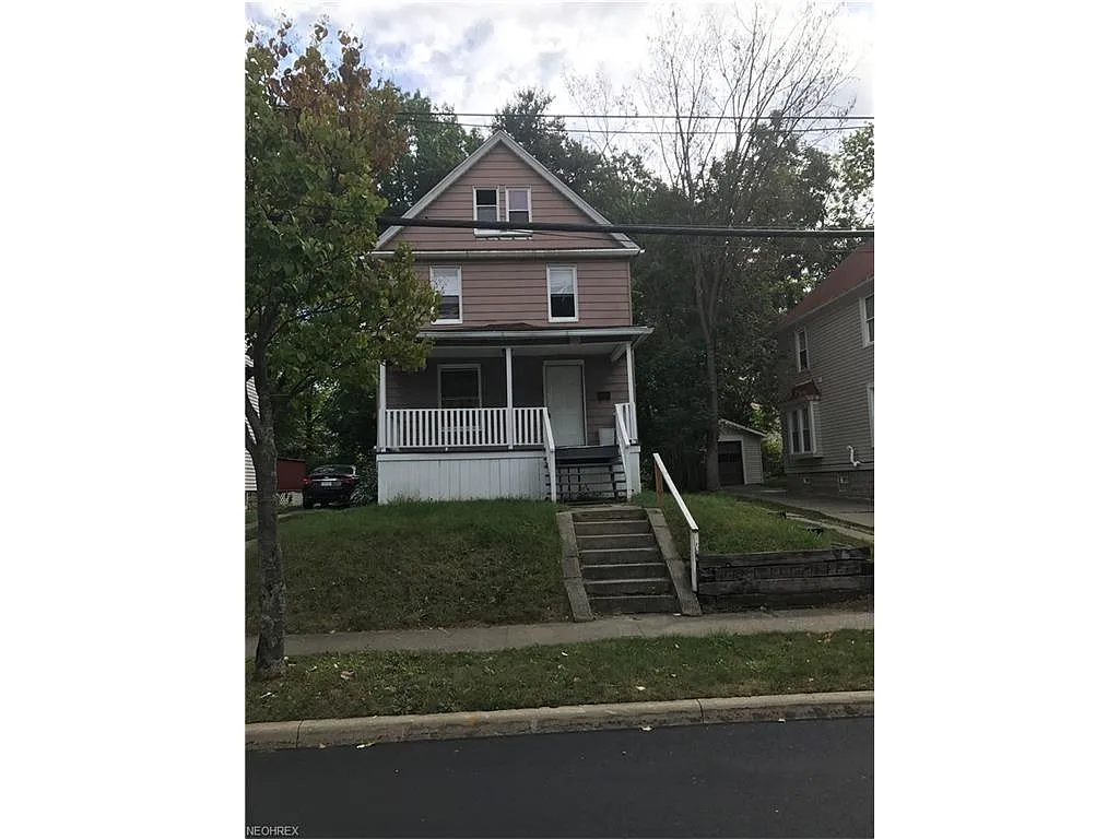391 Noble Ave photo 1
