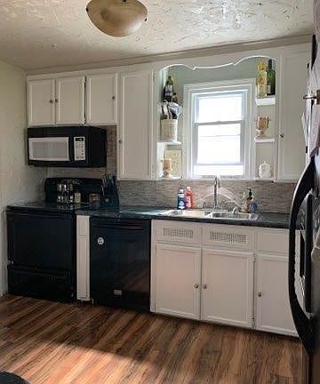 2nd image of 2717 Woodlawn Ave