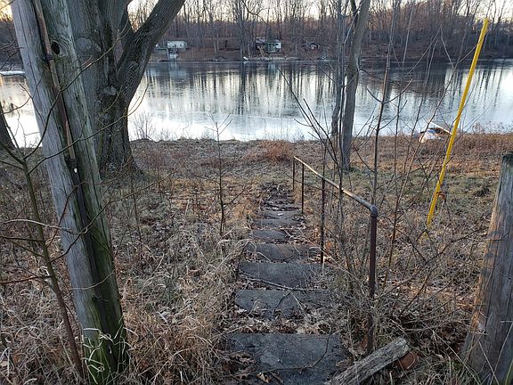 3rd image of 2694 W Geneva Lake Dr