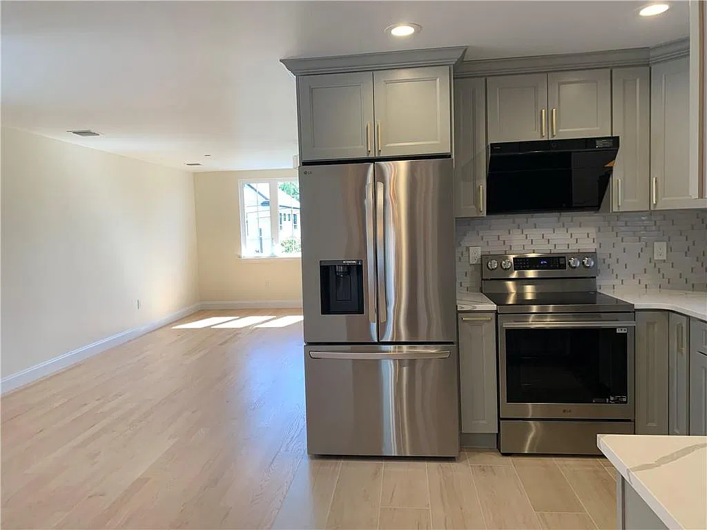 3 bed, 2.0 bath, 1100 sqft, $3,650 — Photo 4