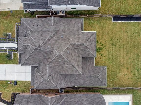 3rd image of 9922 Regal Bend Dr