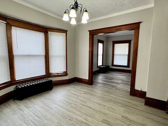 5th image of 914 Broadway Ave NW