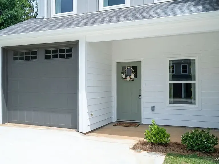 22105 Cove Ln — Photo 2
