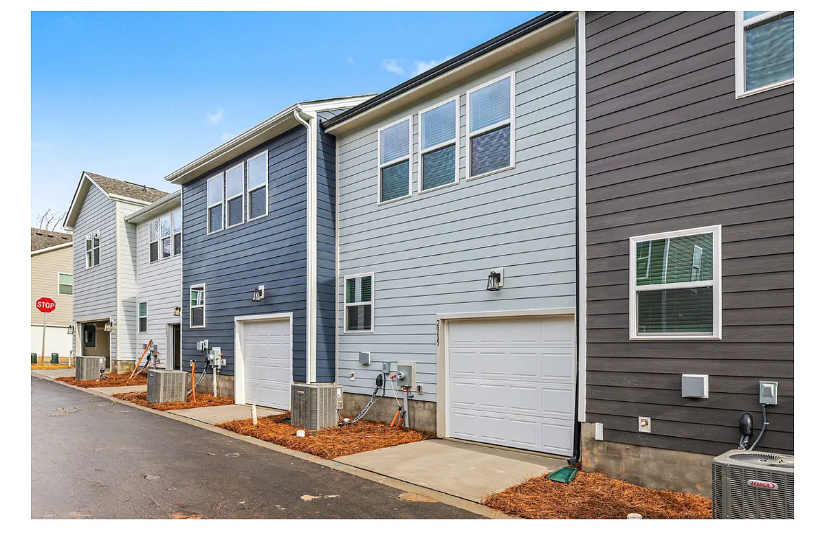 Building Photo - 2915 Herringbone Rd