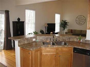 5th image of 124 Holland Ct