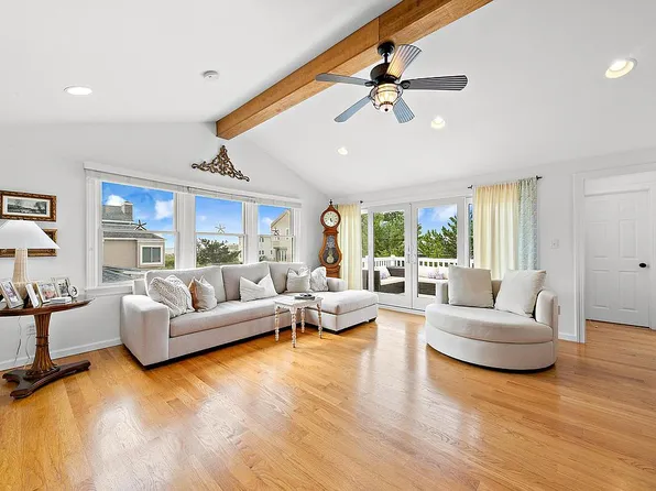 126 E 26th St, Ship Bottom, NJ 08008