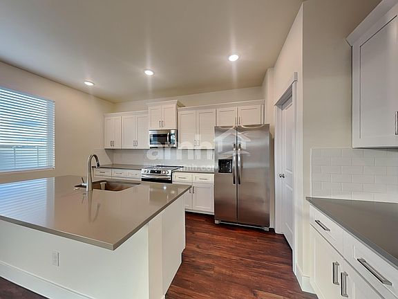 4th image of 1559 N Garnet Creek Ave