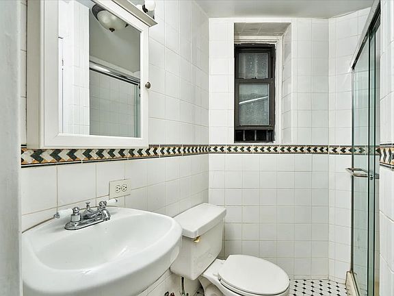 3rd image of 350 E 53rd St APT 1A