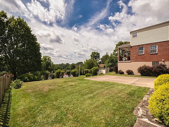 2nd image of 532 Crestline Dr