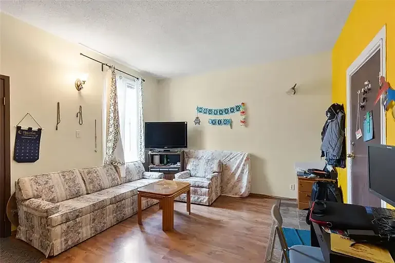 1 bed, 1.0 bath, 850 sqft, $914 — Photo 2