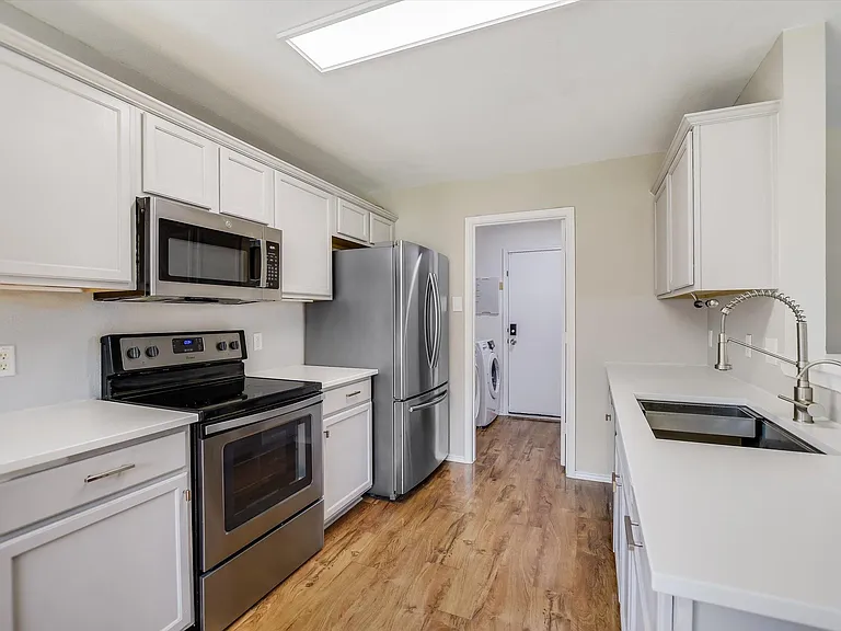 12816 Thomas Jefferson St — Photo 9