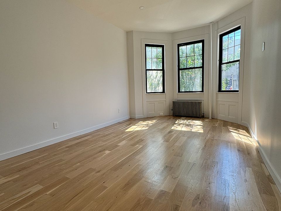 1st image of 52 Hausman St Floor 1