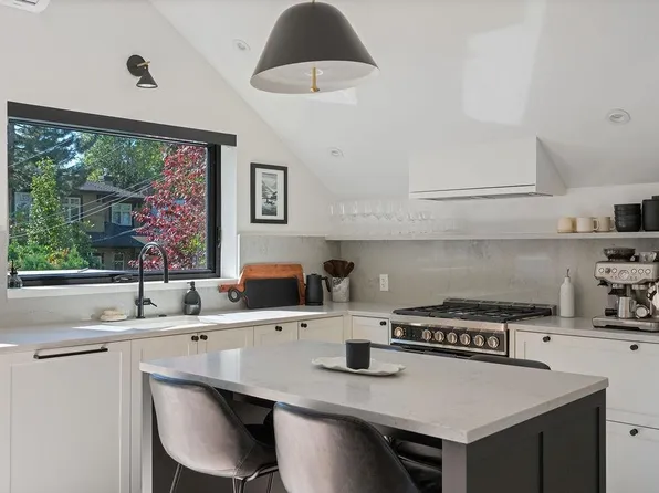 4921 Larch St, Vancouver, BC V6K 3P2