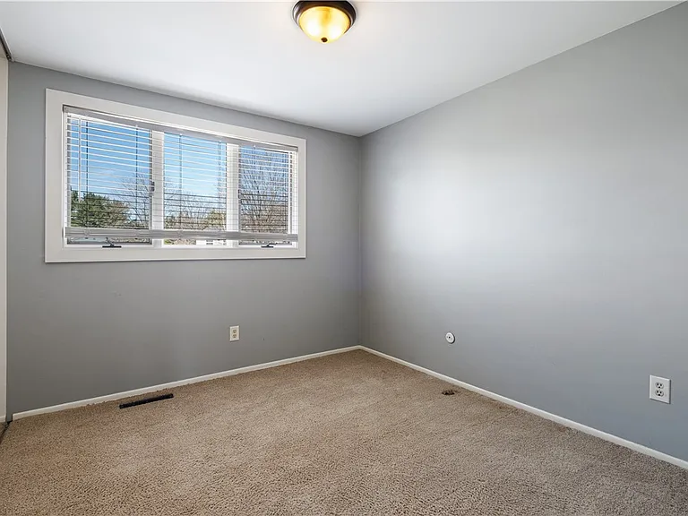 16 Wheatfield Dr — Photo 16