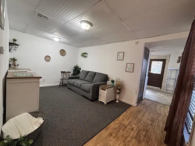 Studio, $700 — Photo 4