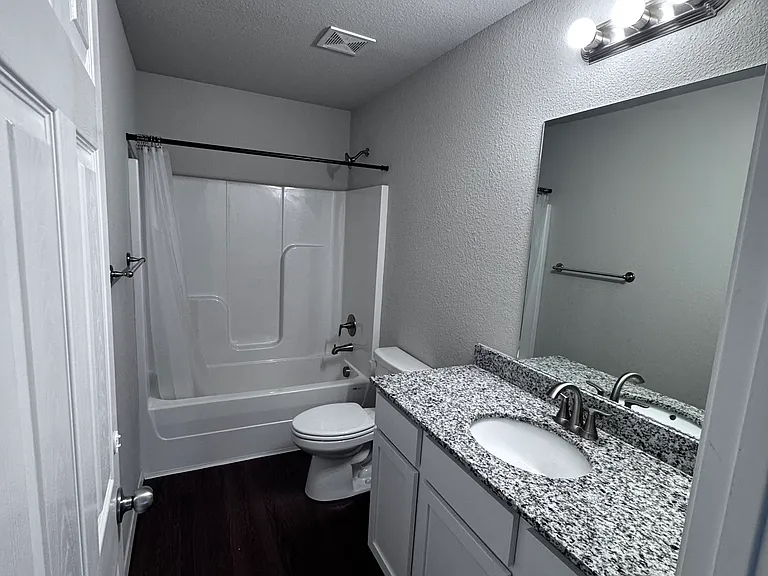 603 Woodcreek Loop — Photo 11