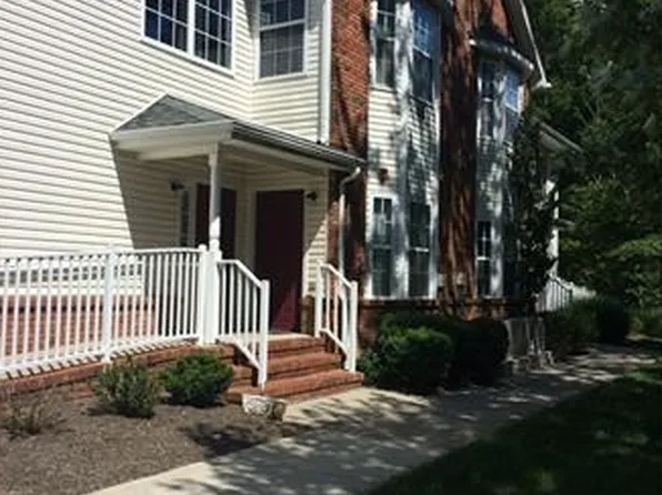 233 Pinelli Dr, Piscataway, NJ 08854