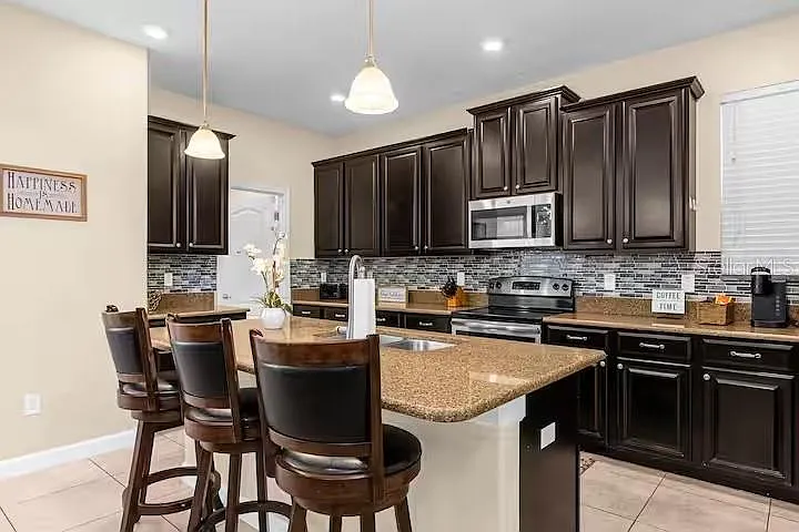 8802 Bamboo Palm Ct — Photo 10