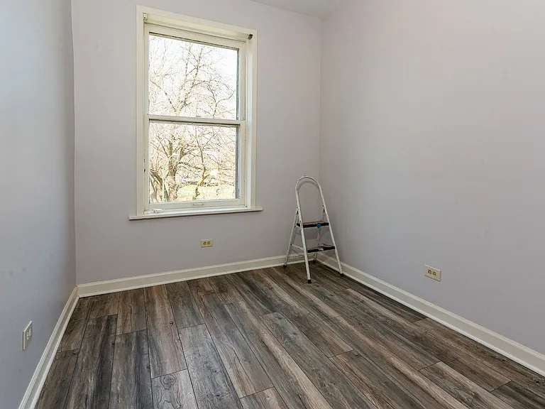 1427 E 69th Pl #2 — Photo 3