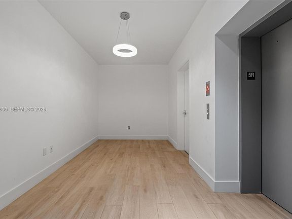 2nd image of 16385 Biscayne Blvd Unit 521