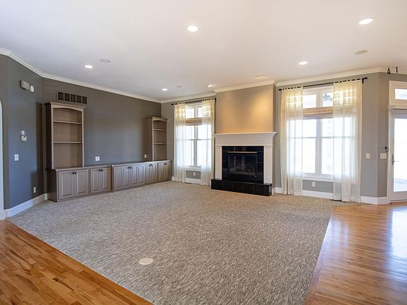 2nd image of 508 Vangsness St