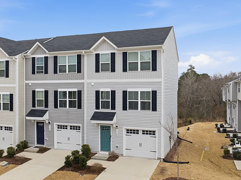 1104 Brimstone Way — Photo 2