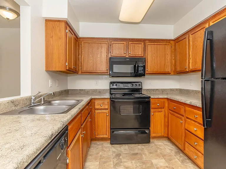 Cambridge Village Apartments — Photo 37