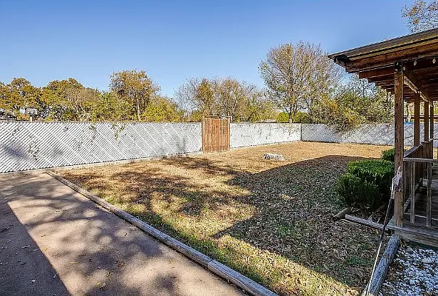 1041 W Vanderbilt St — Photo 4