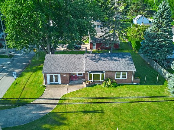 2nd image of 1818 Cleveland Rd W