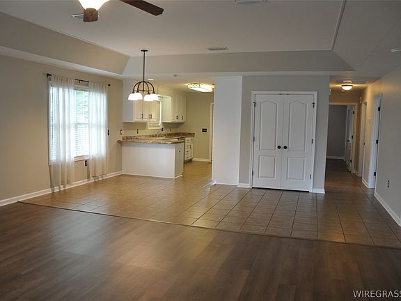 5th image of 211 Winterberry Way