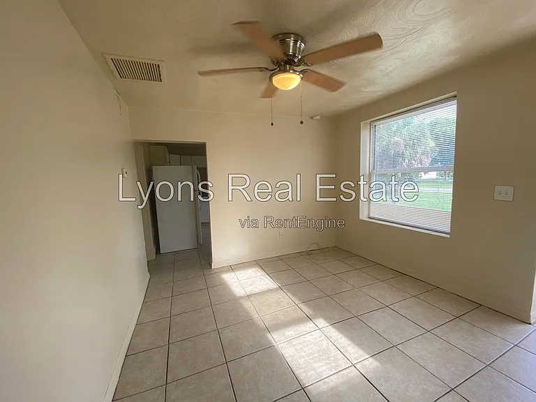 8110 Howell Ave — Photo 4