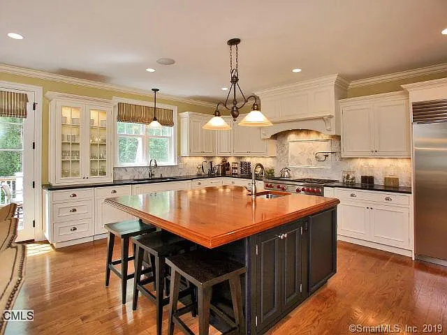 20 Grassy Plains Rd — Photo 2