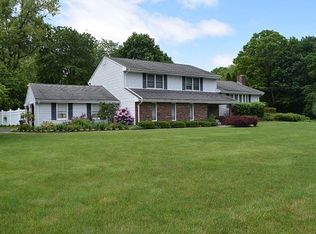 22 Green Field Ln, North Haven, CT 06473
