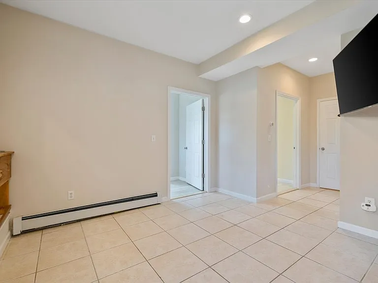 25 Gardners Ln — Photo 9