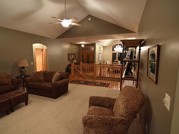 4th image of 2703 Thunderbird Dr